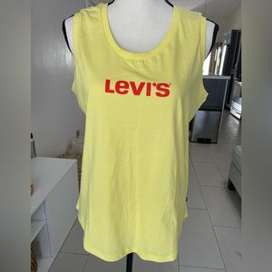 Levi’s women T-shirt NWOT, size M, yellow